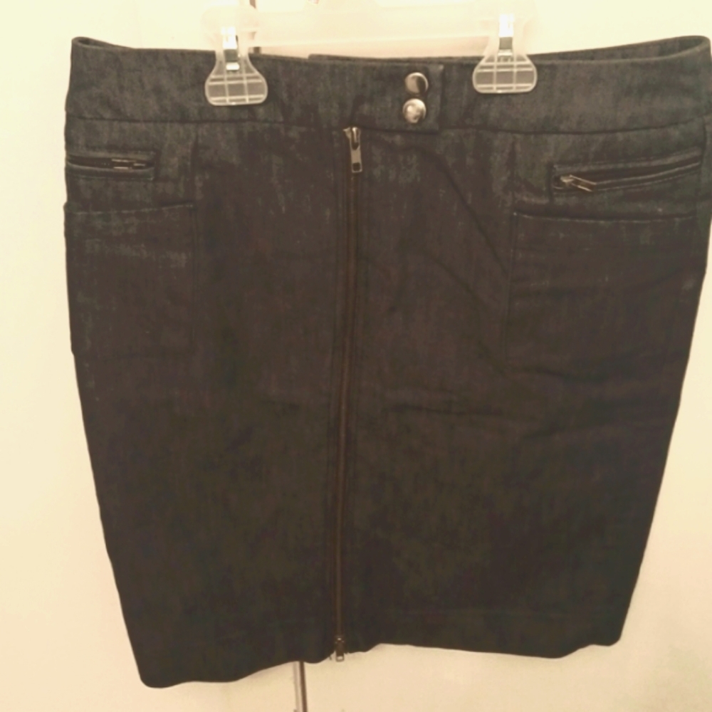 Dahlia Brand Denim style skirt w/zipp front skirt, Stretchy. Comfy, Fun. Sz6